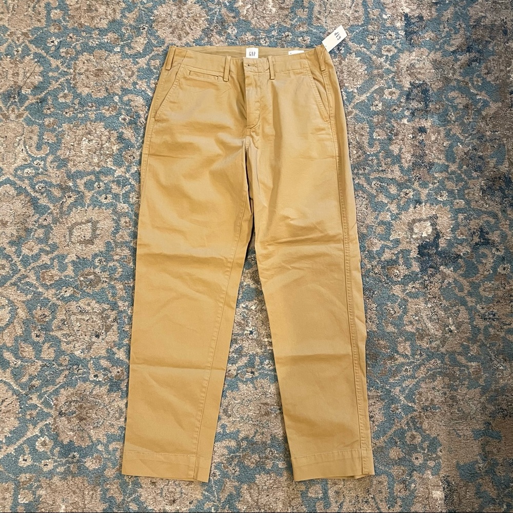 NWT Gap Pants, Size 6. Straight Khaki
